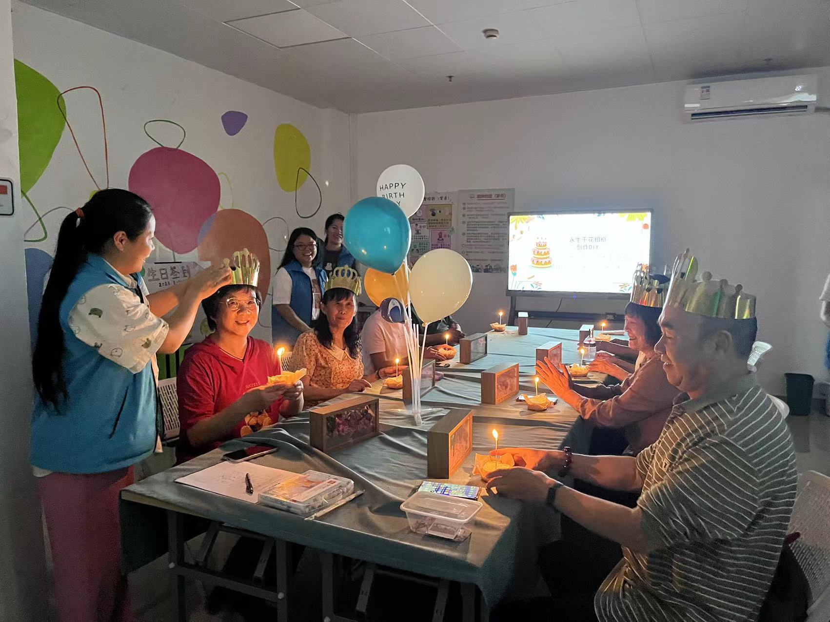 志愿相聚·益路同行——志愿者秋季生日会